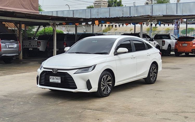 รถ Toyota Yaris ATIV 1.2 Smart สี ขาว
