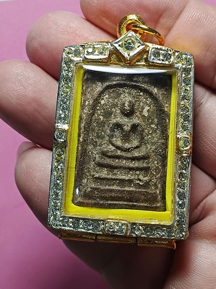 พระสมเด็จกรุวัดบางขุนพรหม เปิดกรุอย่างเป็นทางการเมื่อราวปี 2500 โดยท่านประภาส จารุเสถียร เป็นประธานพิธี พระสวยสภาพเดิมจากกรุ เนื้อเเห้งเก่า รูปที่ 9