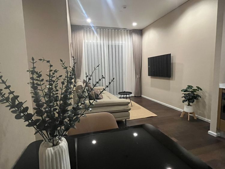 ให้เช่าราคาถูก คอนโดห้องใหม่ The Saint Residences 2-Bed ชั้นสูง ห้องสวย ระเบียงทิศใต้