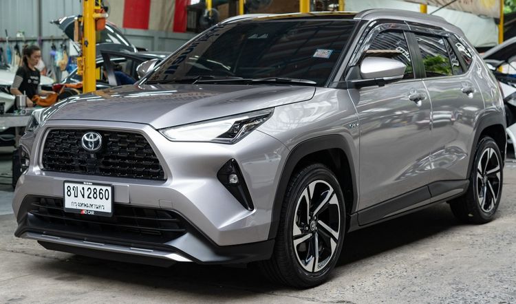 รถ Toyota Yaris Cross 1.5 HEV Premium Luxury สี บรอนซ์เงิน
