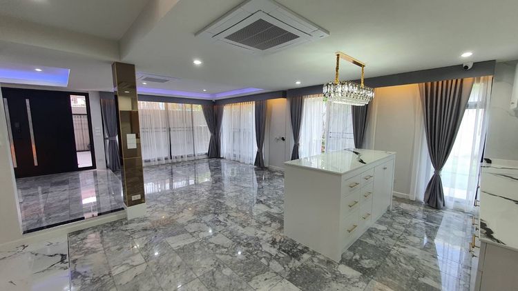 มีบางส่วน ให้เช่าบ้านเดี่ยว 5 ห้องนอน ย่านโชคชัย 4 เข้า-ออกรัชดา 32 ได้ รูปที่ 3