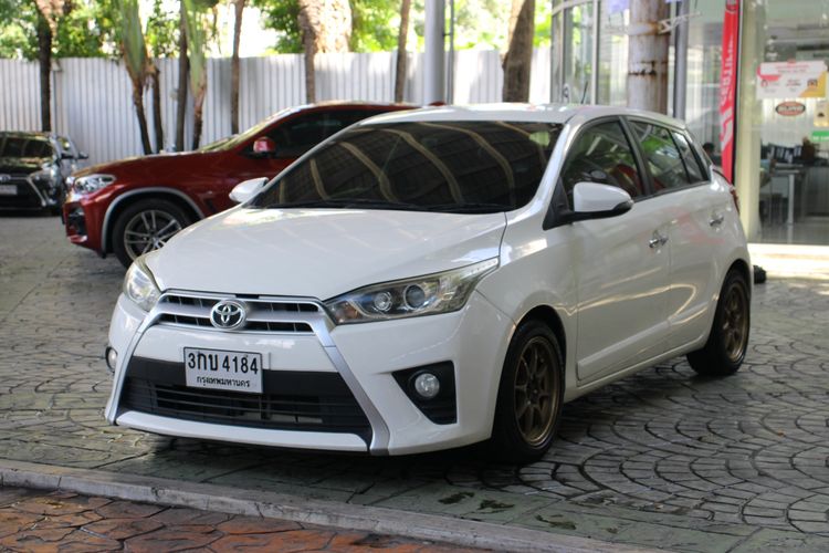 รถ Toyota Yaris 1.2 G สี ขาว
