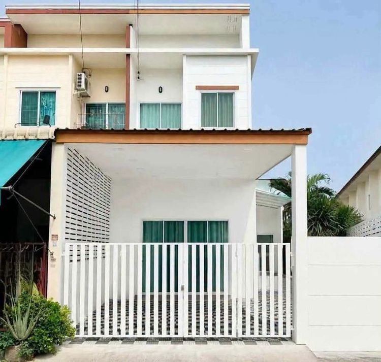🏠#หมู่บ้านบูรพาแลนด์ #หนองค้อ#ทาวน์โฮมหลังมุม เนื้อที่เยอะ  📐พื้นที่ 52 ตรว.🛌2 ห้องนอน    🛀2ห้องน้ำ     🧑‍🍳1ห้องครัว💰ราคา 2,790,000บาท💰🔥ฟรีโอนฟรีจดจำนอง🔊🔊สถานที่ใกล้เคียง📢-