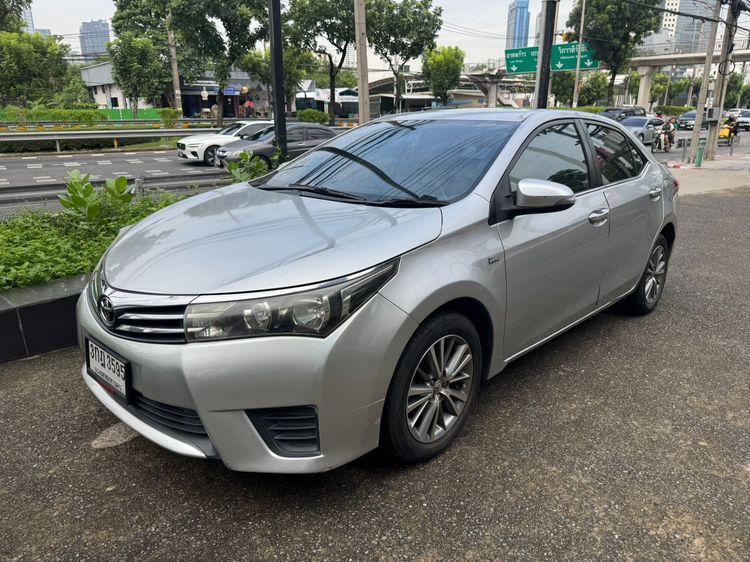 รถ Toyota Altis 1.6 G สี บรอนซ์เงิน