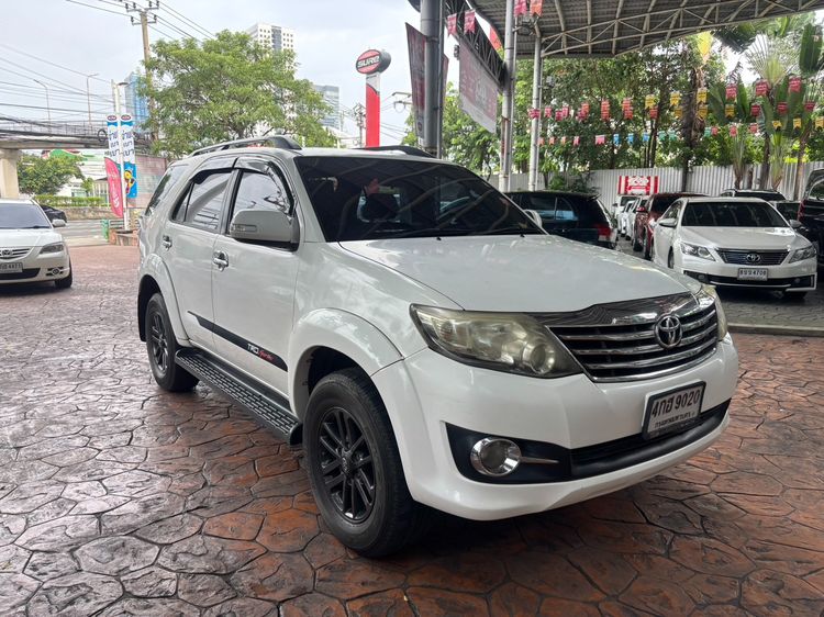 Toyota Fortuner 2015 2.7 V Utility-car เบนซิน LPG เกียร์อัตโนมัติ ขาว รูปที่ 2