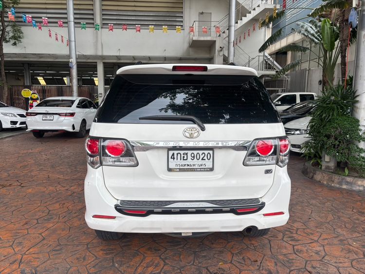 Toyota Fortuner 2015 2.7 V Utility-car เบนซิน LPG เกียร์อัตโนมัติ ขาว รูปที่ 4