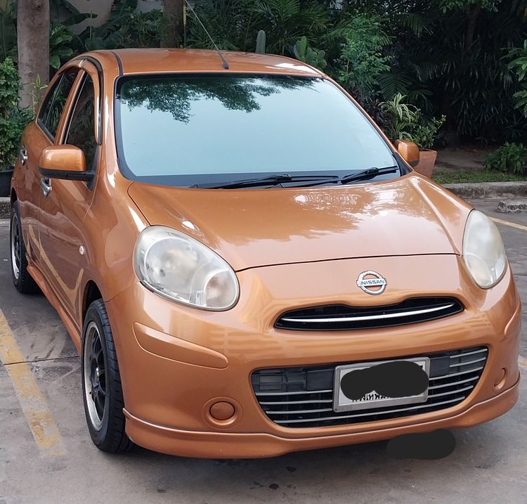 รถ Nissan March 1.2 VL สี ส้ม
