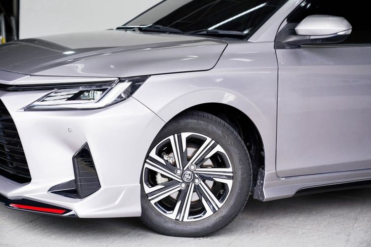 Toyota Yaris ATIV 2024 1.2 Premium Sedan เบนซิน ไม่ติดแก๊ส เกียร์อัตโนมัติ เทา รูปที่ 3