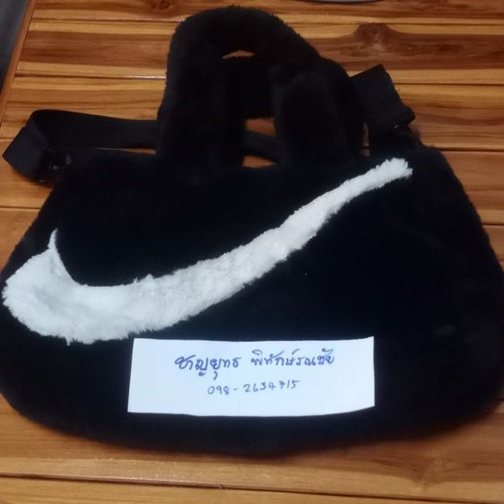 ✅  ปล่อยของแท้สภาพนางฟ้ากระเป๋าขนเฟอร์ Nike Sportswear Faux Fur Tote Bag (สีดำ-ขาว)ดีไซน์สุดฮิต ขนนุ่มฟู โลโก้ Swoosh ขาวเด่นๆ ✅ รหัสรุ่นแท้: DQ5804-010 รูปที่ 3