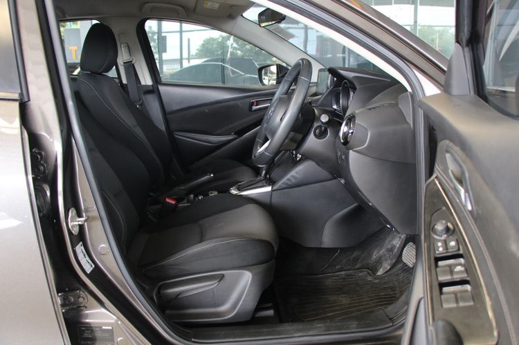 Mazda Mazda 2 2018 1.3 High Connect Sedan เบนซิน ไม่ติดแก๊ส เกียร์อัตโนมัติ น้ำตาล รูปที่ 3