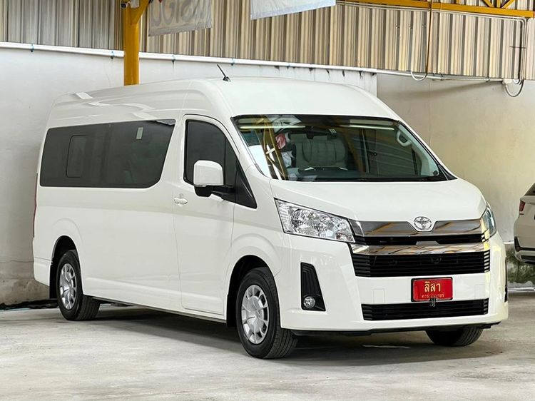 รถ Toyota Commuter 2.8 สี ขาว