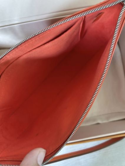 lv epi pochette รูปที่ 6