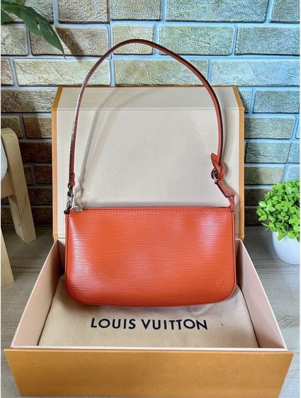 lv epi pochette