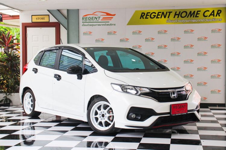 รถ Honda Jazz 1.5 RS i-VTEC สี ขาว