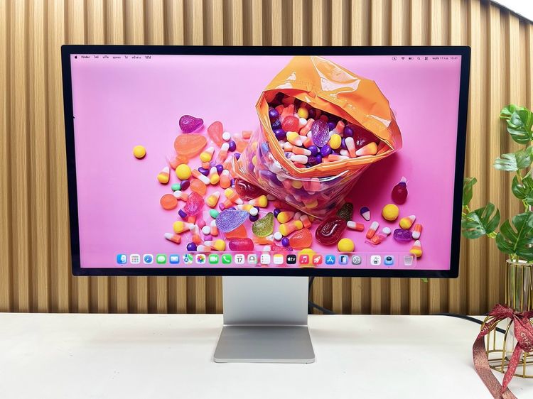 Studio Display 27-inch Retina 5K Stand Glass
