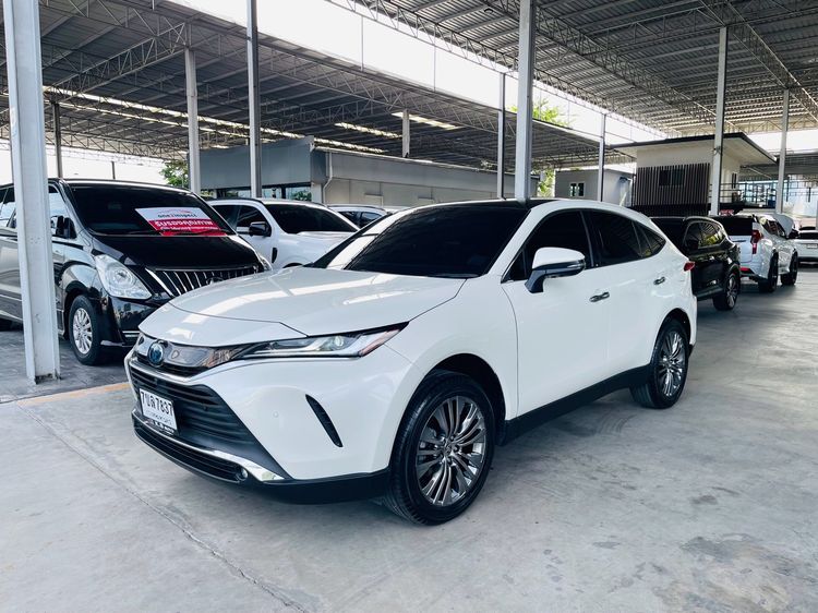 รถ Toyota Harrier 2.5 Hybrid สี ขาว