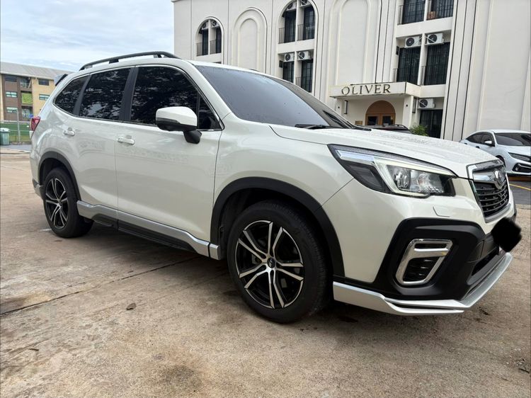 รถ Subaru Forester 2.0 i-S GT EyeSight สี ขาว