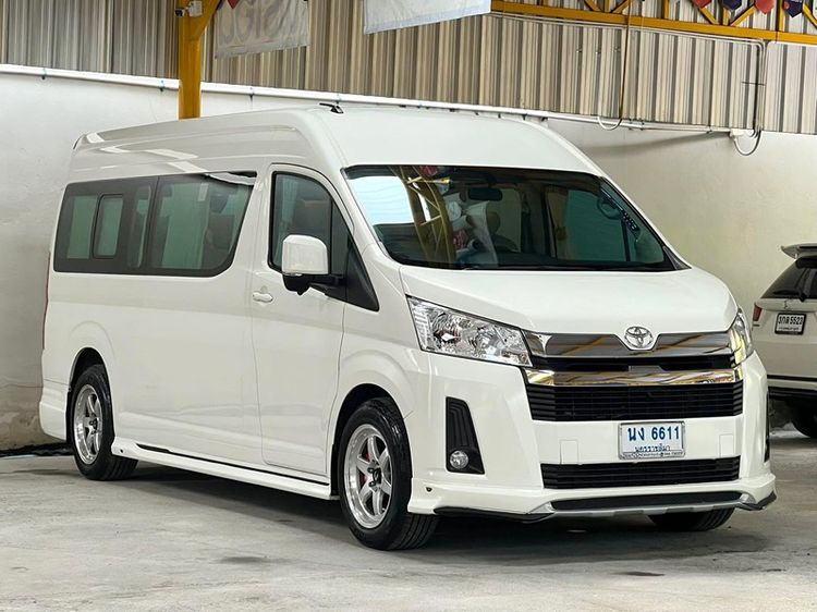 รถ Toyota Commuter 2.8 สี ขาว