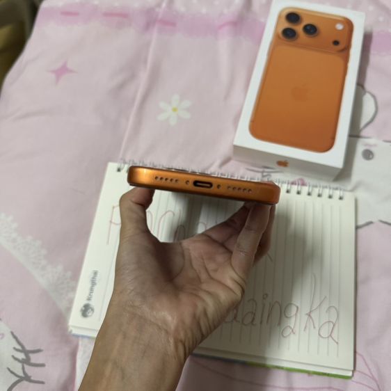 แบต 100% iPhone 17 pro 256 gb สายชาจไม่เคยใช้ อุปกรณ์ครบกล่อง ประกันเหลือถึงเมษายน 2570 ศูนย์ไทย สีส้ม รูปที่ 3