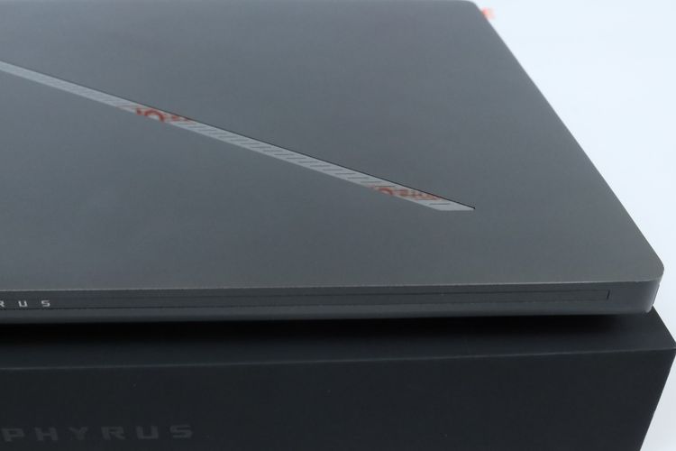 ASUS ROG ZEPHYRUS G14 GA403UH-QS036WA Ryzen 9 270.RTX5050 RAM32.1TB รูปที่ 9