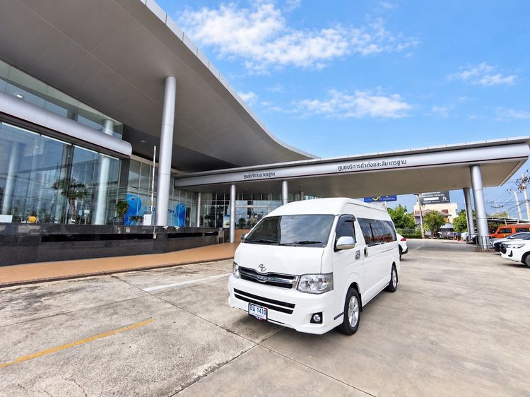 Toyota Commuter 2011 2.5 Van ดีเซล เกียร์ธรรมดา ขาว รูปที่ 2