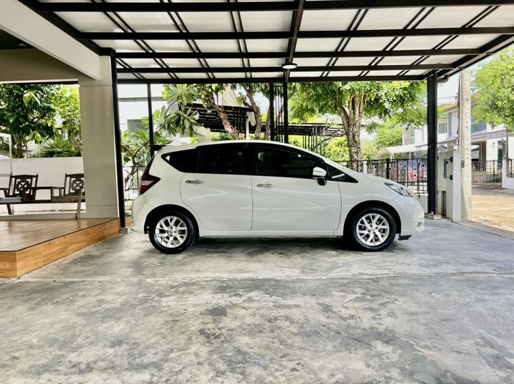 Nissan Note 2018 1.2 V Sedan เบนซิน ไม่ติดแก๊ส เกียร์อัตโนมัติ ขาว รูปที่ 4