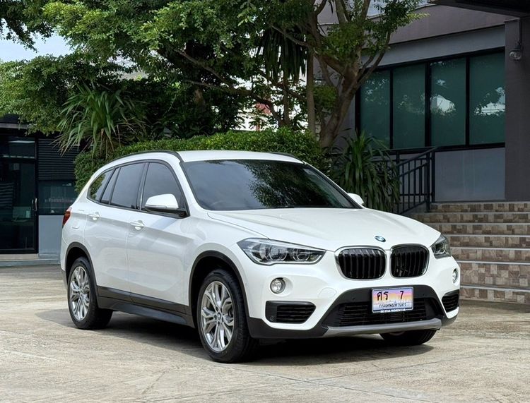 รถ BMW X1 2.0 sDrive18i สี ขาว