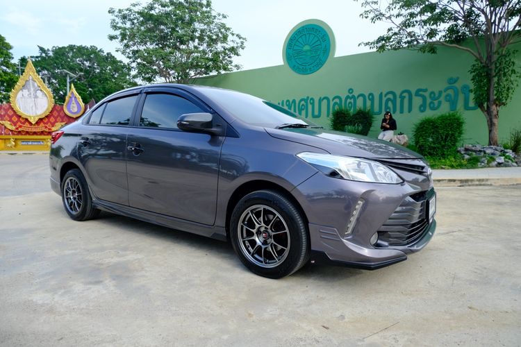 รถ Toyota Vios 1.5 E สี เทา
