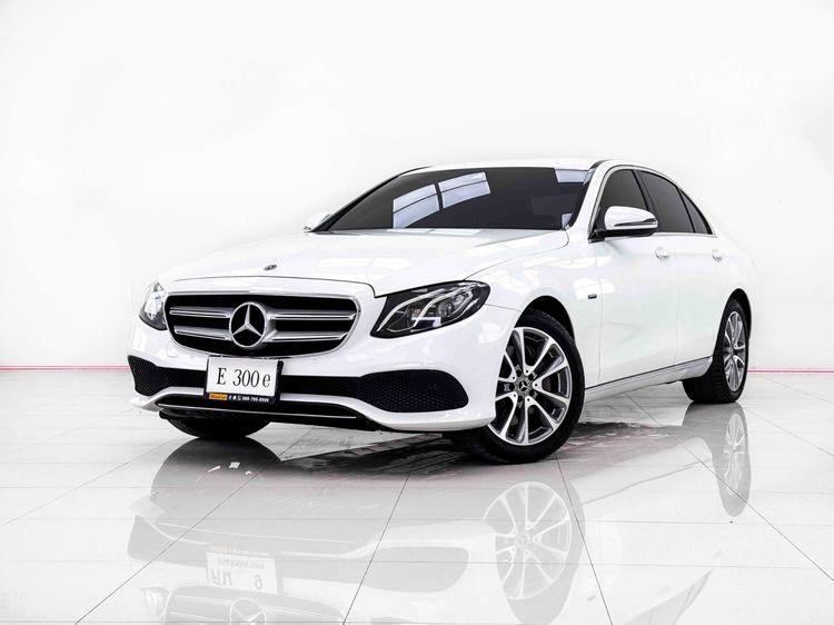 Mercedes-Benz E-Class 2020 2.0 E300e Avantgarde Sedan ปลั๊กอินไฮบริด (PHEV) ไม่ติดแก๊ส เกียร์อัตโนมัติ ขาว