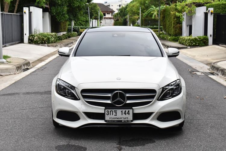 Mercedes-Benz C-Class 2017 C350e Sedan ปลั๊กอินไฮบริด (PHEV) ไม่ติดแก๊ส เกียร์อัตโนมัติ ขาว รูปที่ 3