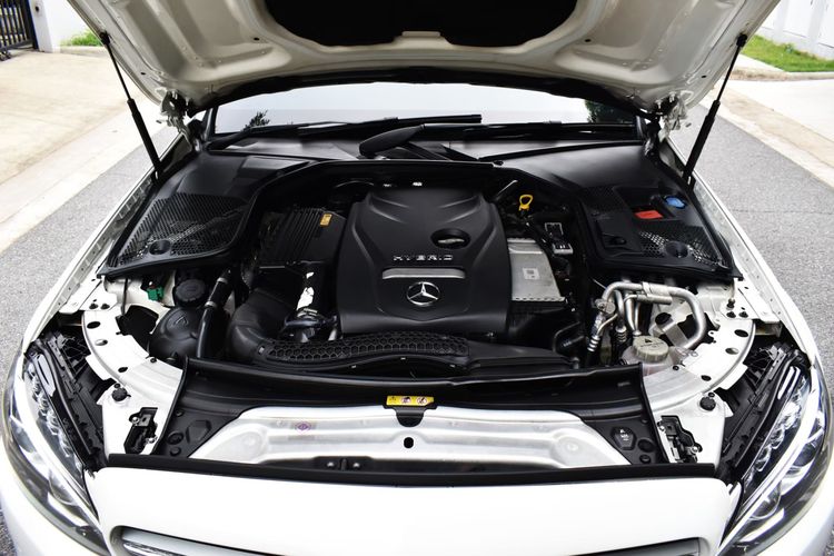 Mercedes-Benz C-Class 2017 C350e Sedan ปลั๊กอินไฮบริด (PHEV) ไม่ติดแก๊ส เกียร์อัตโนมัติ ขาว รูปที่ 2