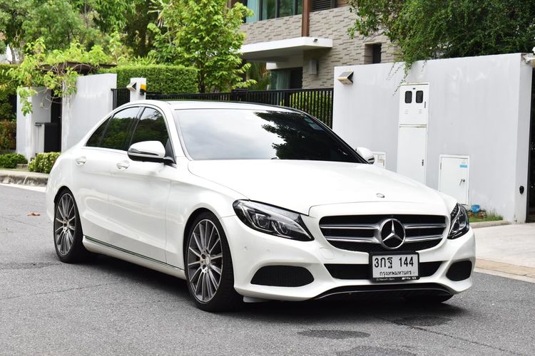 Mercedes-Benz C-Class 2017 C350e Sedan ปลั๊กอินไฮบริด (PHEV) ไม่ติดแก๊ส เกียร์อัตโนมัติ ขาว รูปที่ 4