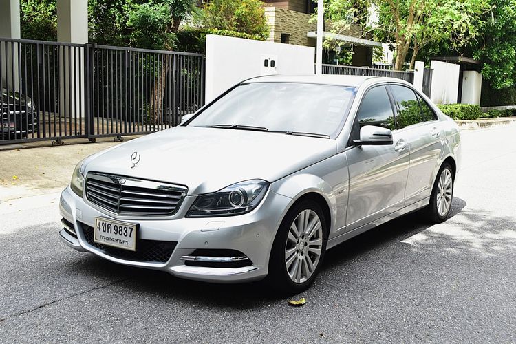 รถ Mercedes-Benz C-Class C200 สี เงิน