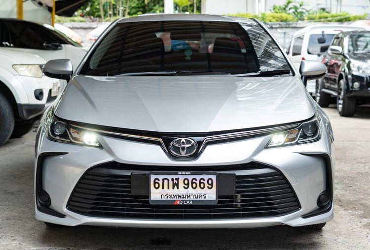 รถ Toyota Altis 1.6 G สี เทา