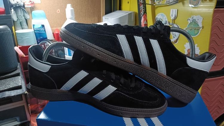 รองเท้า adidas