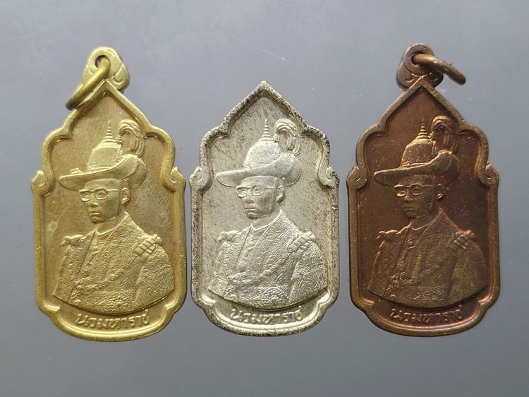 เหรียญนวมหาราช (ชุด 3 เหรียญ เนื้อเงิน ทองเหลือง ทองแดง) เฉลิมพระชนพรรษา 5 รอบ ในหลวง ร9 ปี2530 หายาก พร้อมกล่อง รูปที่ 3