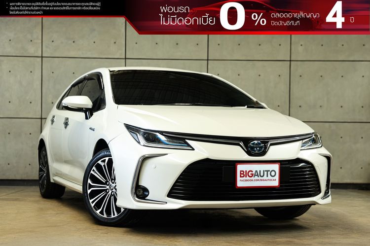 รถ Toyota Altis 1.8 Hybrid Premium Safety สี ขาว