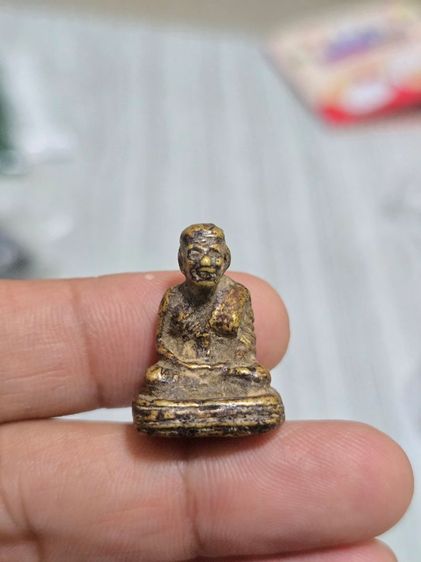 เหรียญเกจิดังน่าลุ้นและเก็บของคนแก่ไม่รู้จักรุ่นและราคา รูปที่ 6