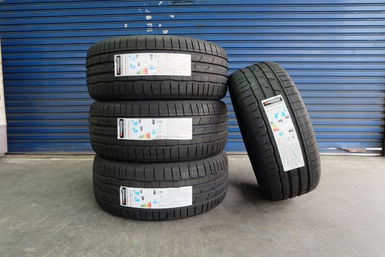 🚩 ยางใหม่ Hankook  S1 Evo3 ขนาด 235 50ZR18  ปี25