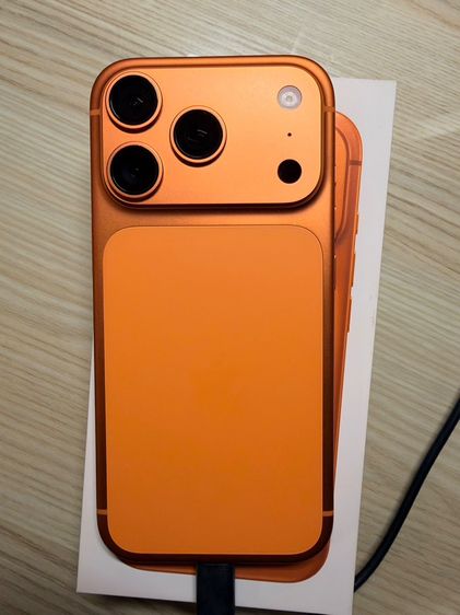 iPhone 17 Pro 256 GB สีส้ม สภาพดีมาก อุปกรณ์ กล่อง ใบเสร็จมีครบ