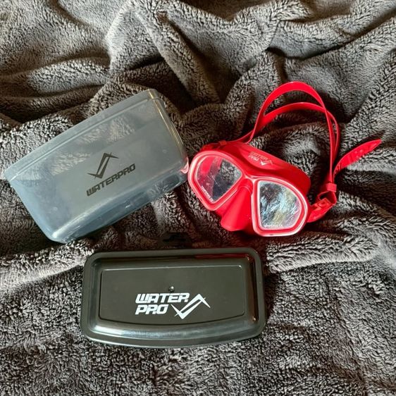 ส่งต่อ หน้ากาก ดำน้ำ สีแดง brand Water Pro สามารถใช้ได้ ทั้ง Scuba & Freediving
