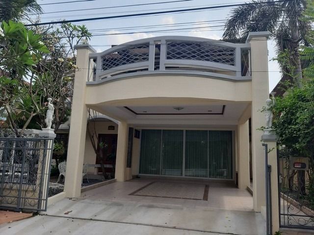 บ้านเดี่ยว 2 ชั้น 72  ตร.ว 300 ตรม.  4 ห้องนอน 3 ห้องน้ำ 1ห้องแม่บ้าน ไกล้ ร.รนานาชาติร่วมฤดี  และ Bromsgrove (RH1586) 