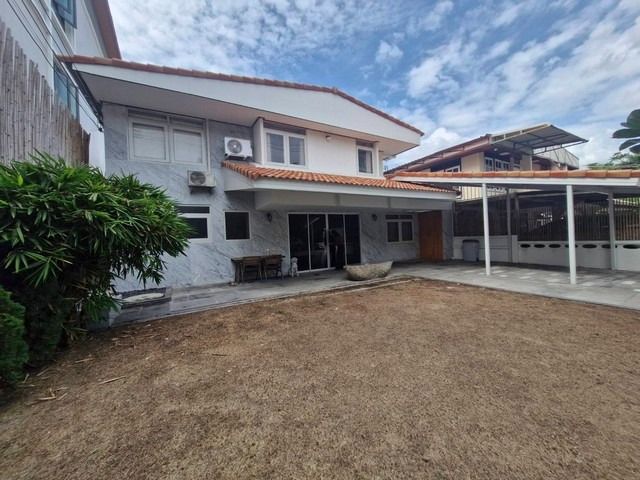 ให้เช่าบ้านเดี่ยว รีโนเวทใหม่ 7 ห้องนอน 8 ห้องน้ำหมู่บ้านเสรี แอร์ทุกห้อง   พระราม 9 ซอย 60  (RH1595)