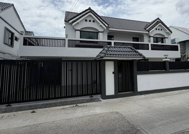 บ้านเดี่ยว  บ้าน 2 ชั้น 75 ตร.วา  พื้นที่เยอะมากๆ 4 ห้องนอน 3 ห้องน้ำ 3 ห้องอเนกประสงค์  สุขุมวิท 101 วชิรธรรมสาธิต 55  (RH1589)