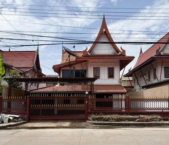 บ้านเรือนไทยเบญจรงค์  3 ห้องนอน 2 ห้องน้ำ อำเภอบางบัวทอง นนทบุรี ใกล้ Central เวสเกต (RH1579)