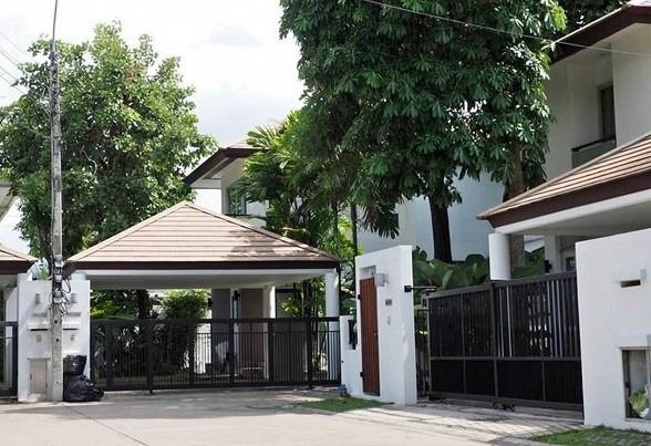 ให้เช่าบ้านเดี่ยว 2 ชั้น ย่านเลียบด่วน CDC  85 ตร.ว 4 ห้องนอน 5ห้องน้ำ,แอร์ 7 เครื่อง 1 ห้องแม่บ้าน 2 ที่จอดรถ (RH1561)