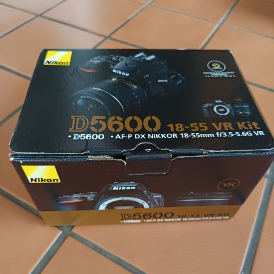 กล้องถ่ายรูป Nikon D5600 18-55 VR Kit