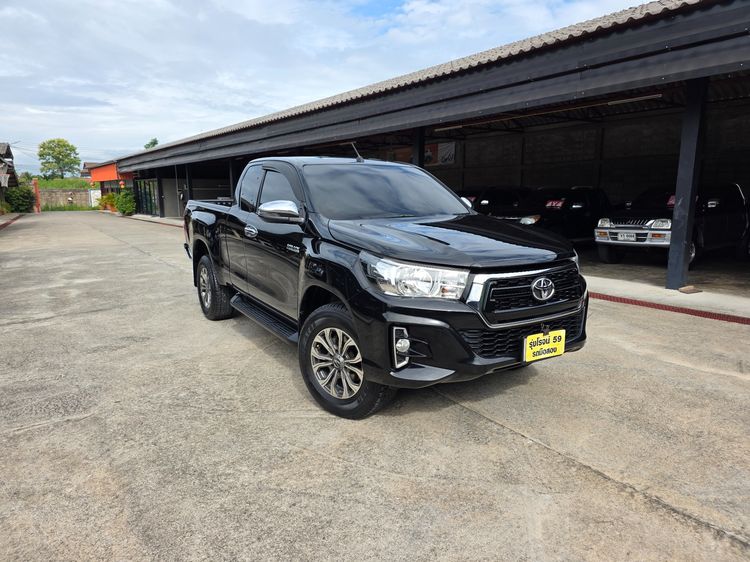 รถ Toyota Hilux Revo 2.4 E Prerunner สี ดำ
