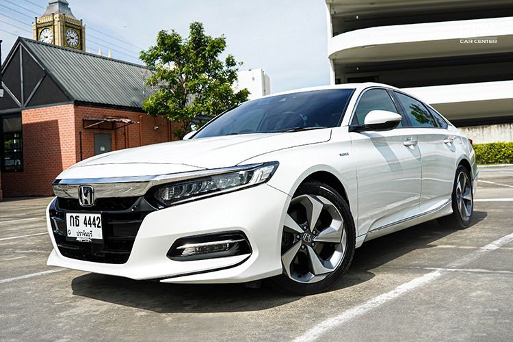 รถ Honda Accord 2.0 Hybrid Tech สี ขาว