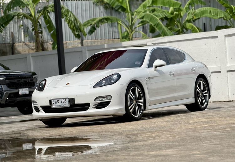 รถ Porsche Panamera 3.0 S Hybrid สี ขาว